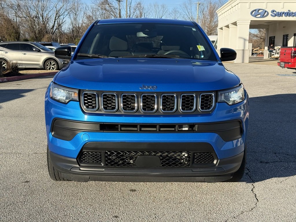 Used 2024 Jeep Compass Sport image 2