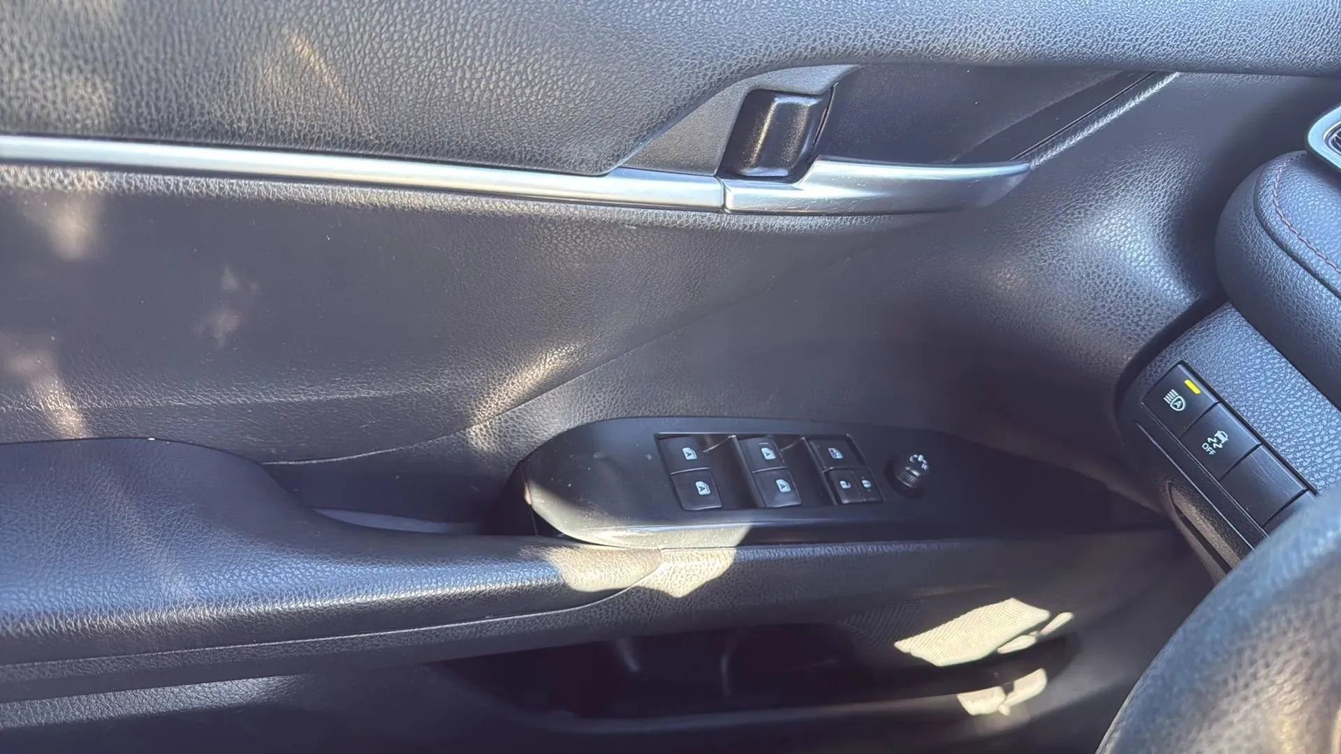 Used 2020 Toyota Camry LE FWD image 22