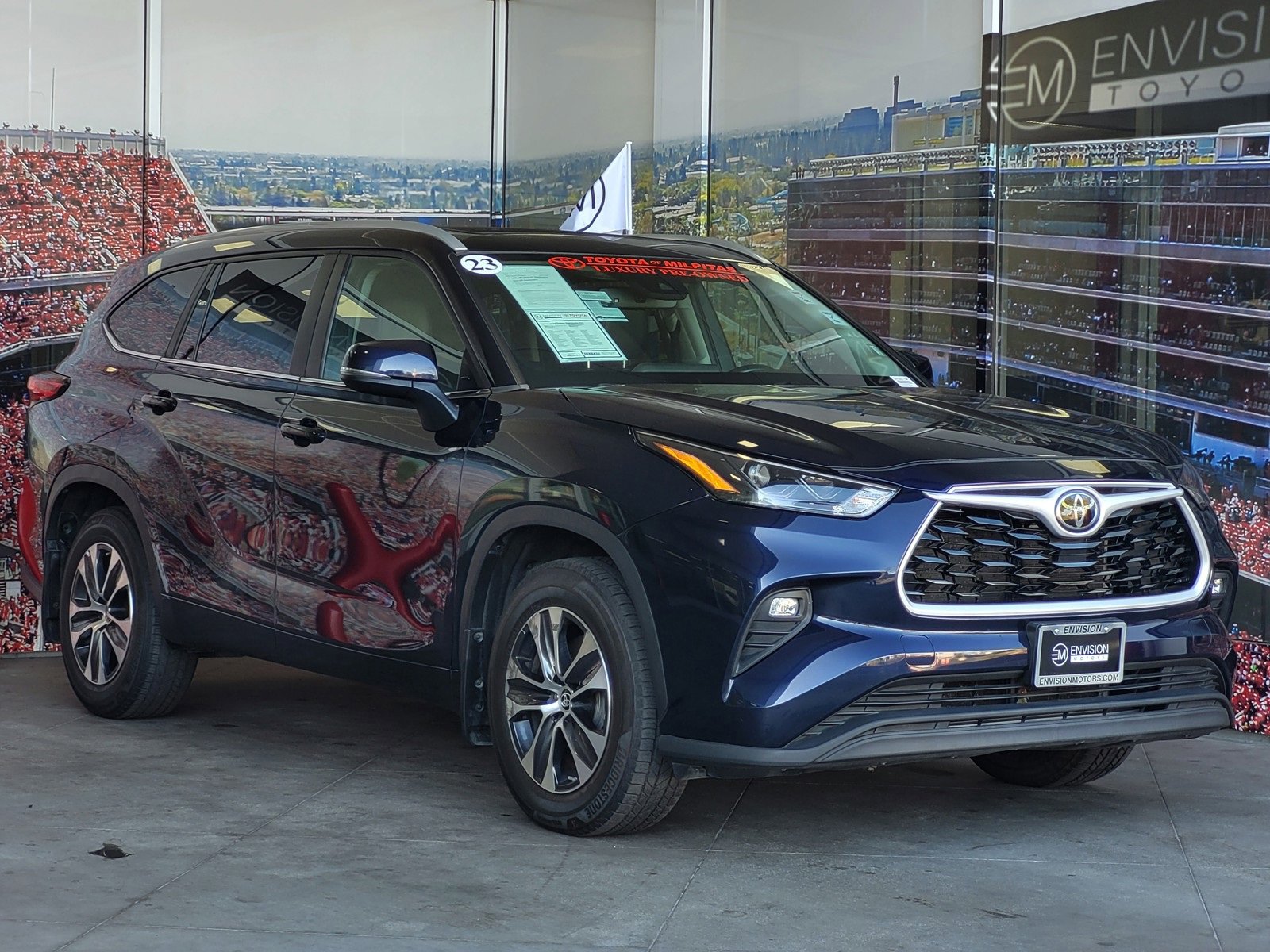 Certified 2023 Toyota Highlander XLE image 1