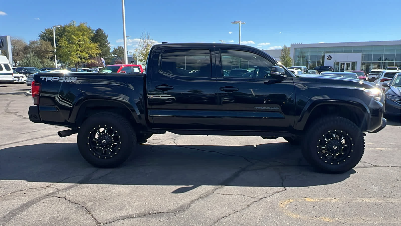 Used 2018 Toyota Tacoma TRD Sport w/ Technology Package AWD/4WD image 4