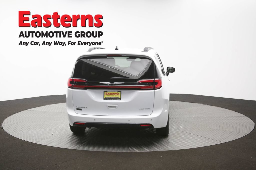 Used 2023 Chrysler Pacifica Limited FWD image 41