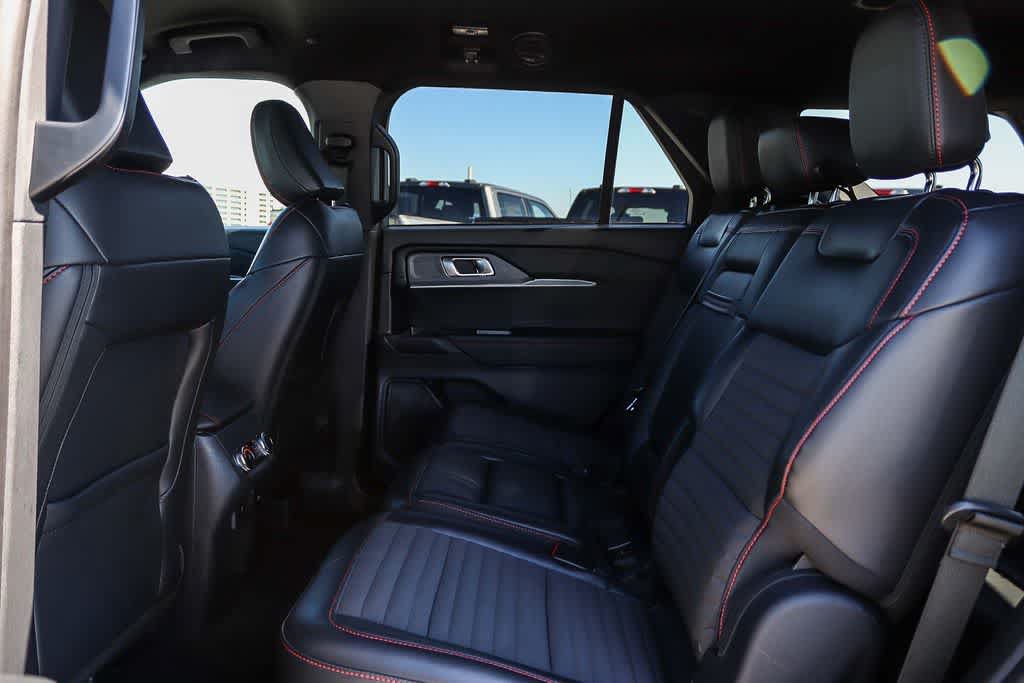 Certified 2025 Ford Explorer ST-Line w/ ST-Line Street Pack AWD/4WD image 18