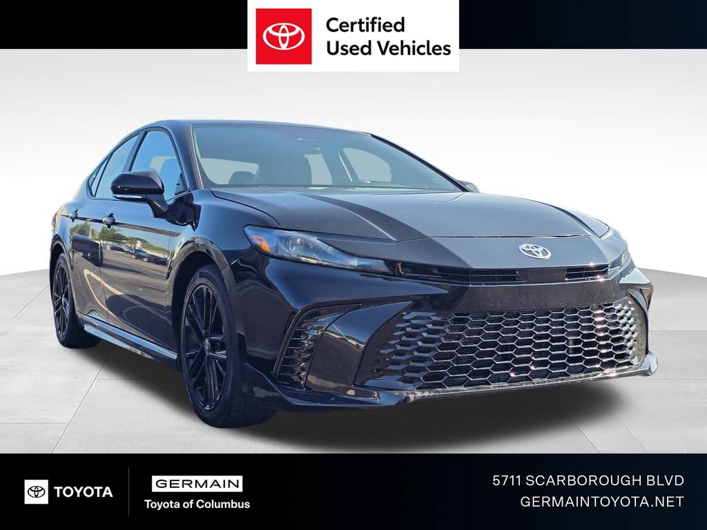Used 2025 Toyota Camry SE FWD image 1