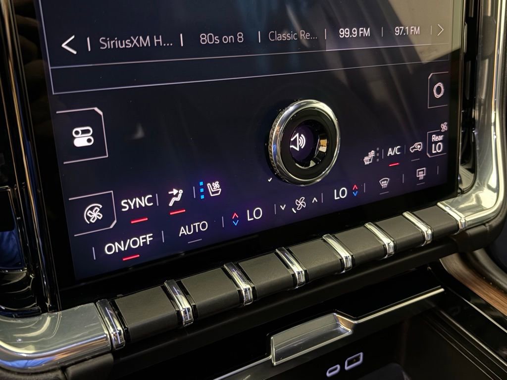 Used 2025 GMC Yukon Denali image 31