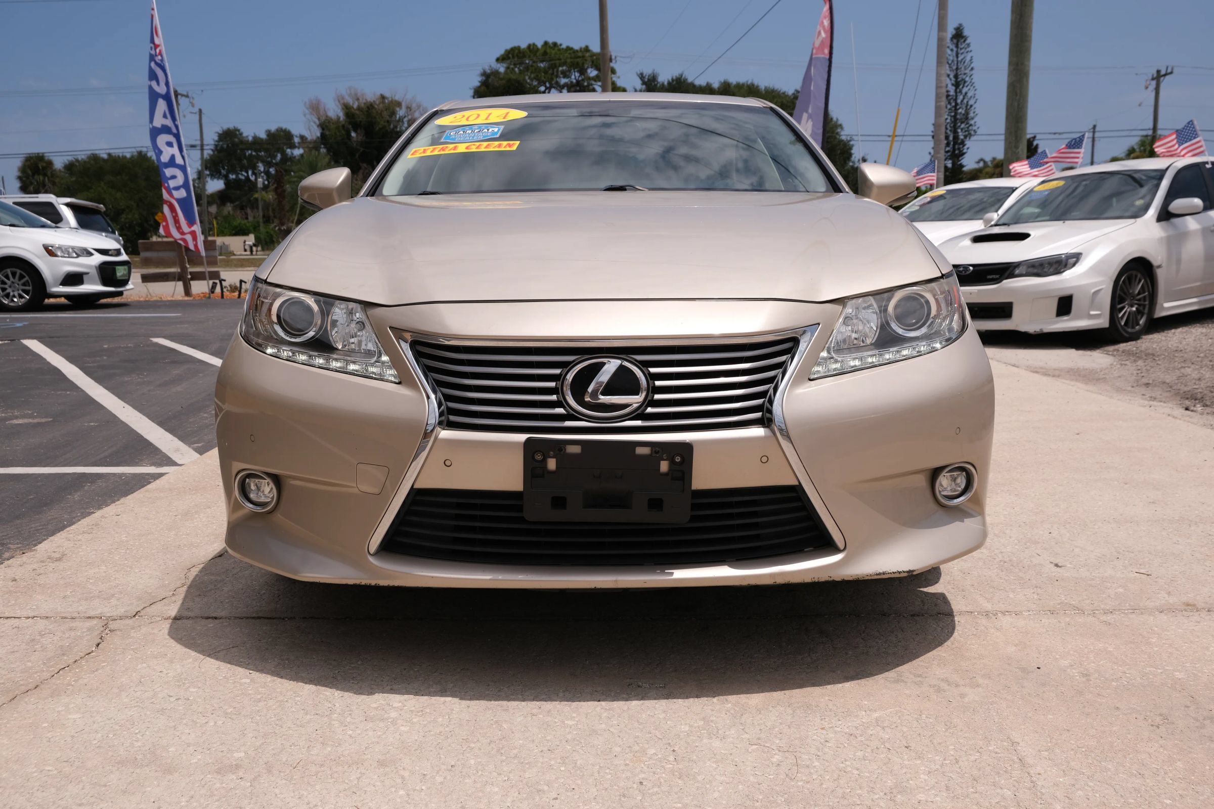 Used 2014 Lexus ES 350 w/ Luxury Package FWD image 2