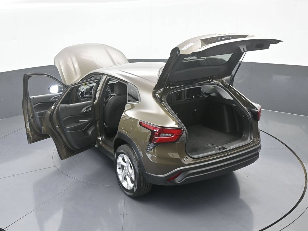 Used 2024 Chevrolet Trax LS w/ LS Convenience Package FWD image 61