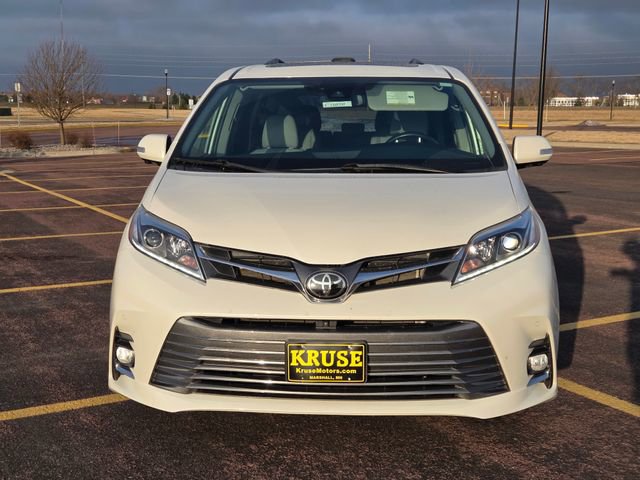 Used 2019 Toyota Sienna Limited Premium image 9