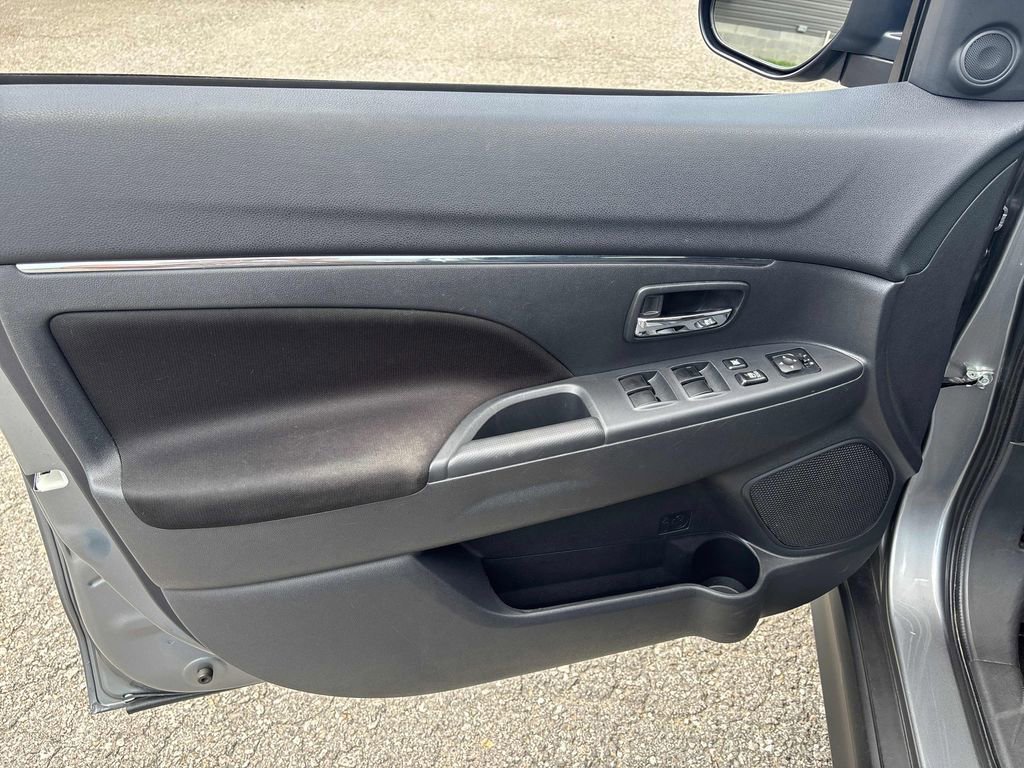 Used 2025 Mitsubishi Outlander Sport ES AWD/4WD image 9