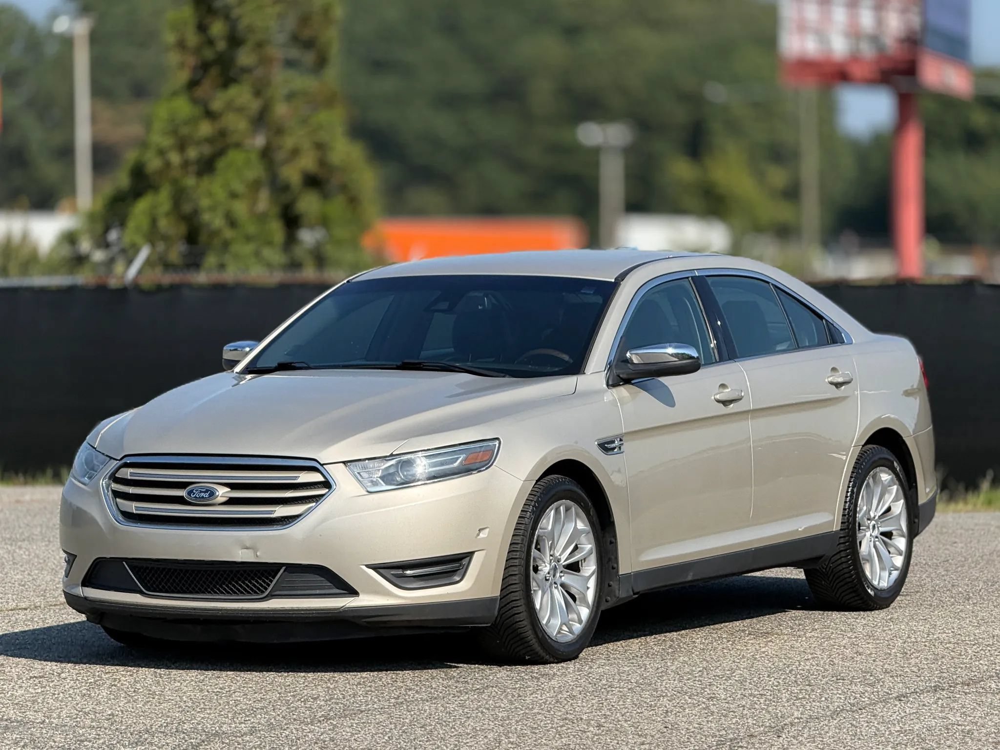 Used 2018 Ford Taurus Limited w/ Driver Assist Package AWD/4WD image 6