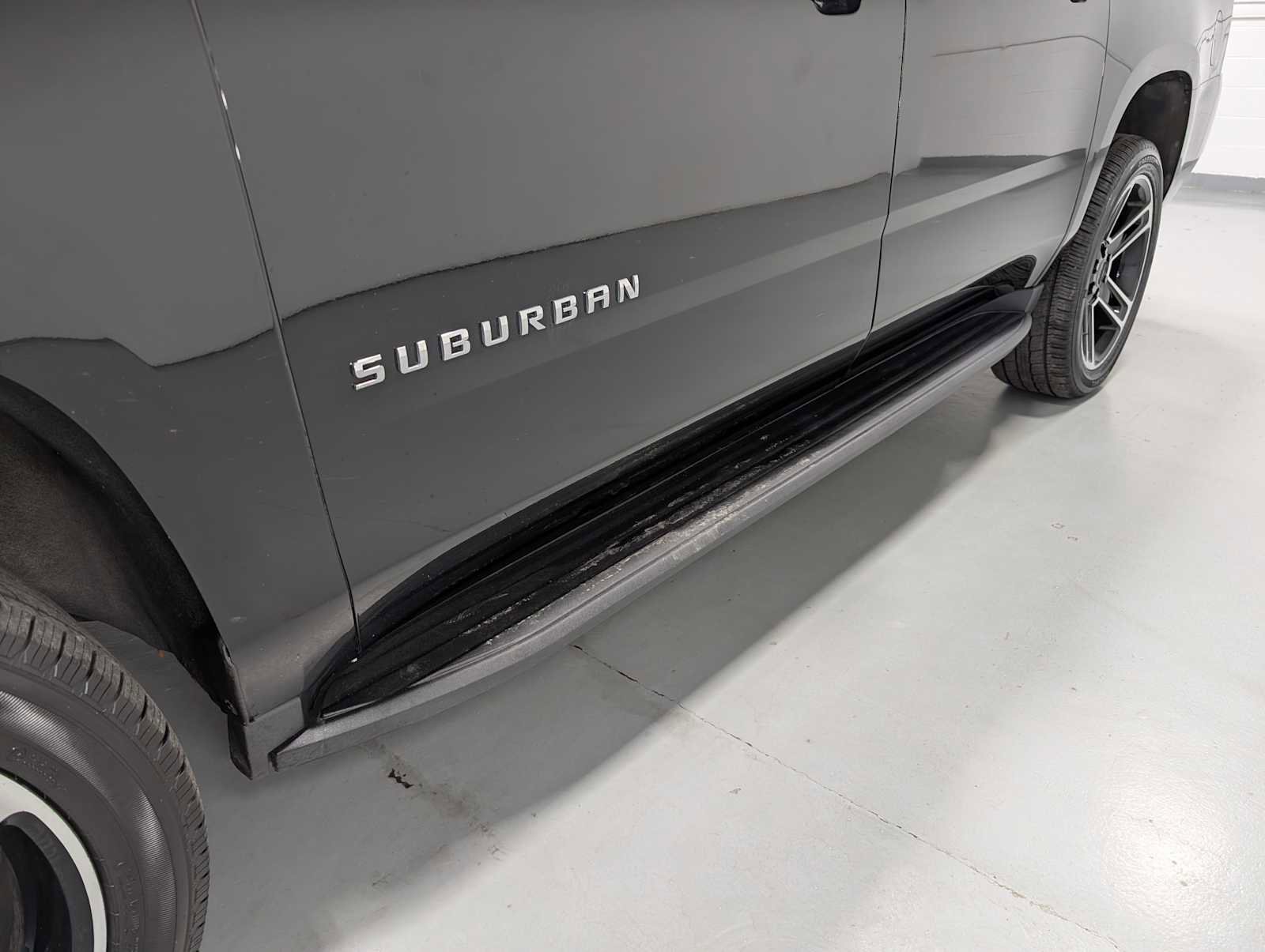 Used 2020 Chevrolet Suburban LT image 13