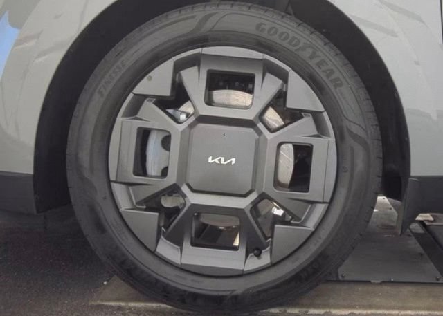Certified 2025 Kia Carnival EX FWD image 5