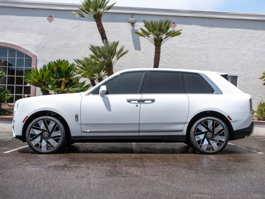 Used 2025 Rolls-Royce Cullinan AWD/4WD image 3