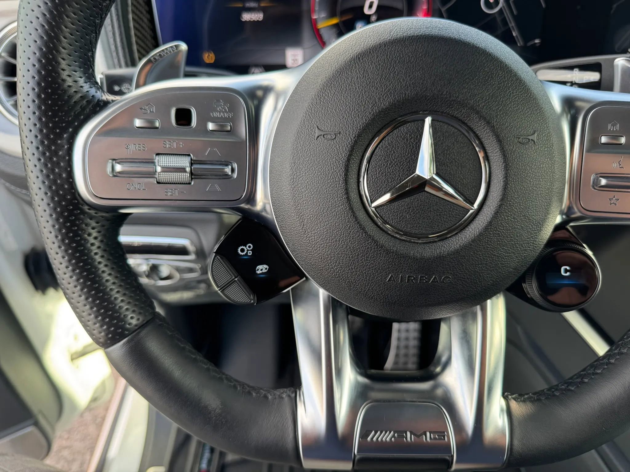 Used 2022 Mercedes-Benz G 63 AMG 4MATIC w/ Seat Comfort Package image 36