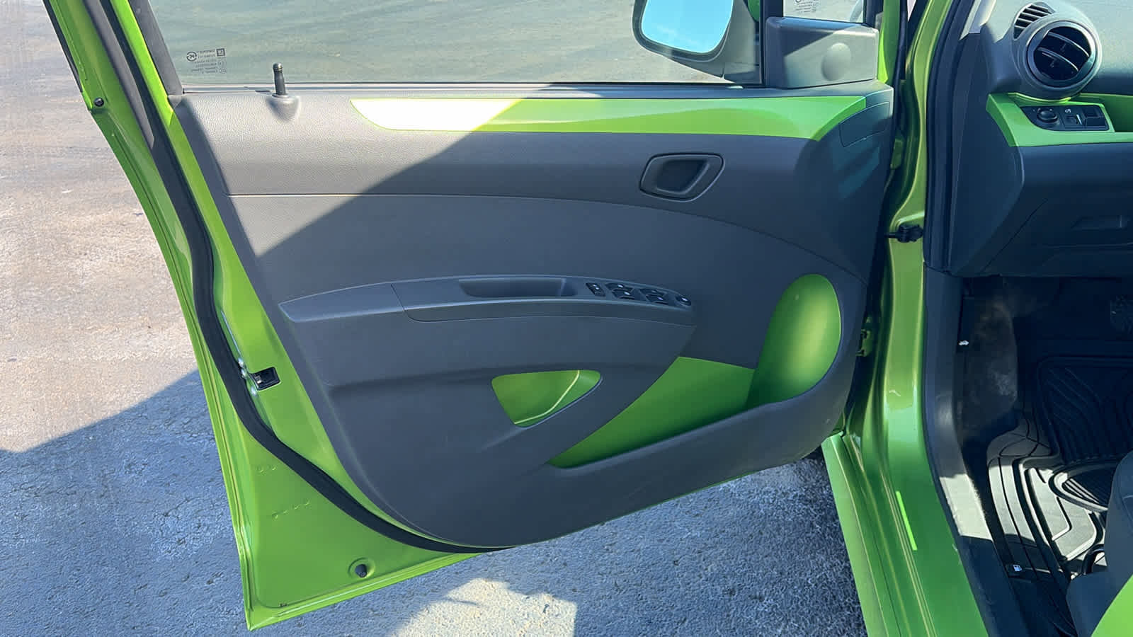 Used 2014 Chevrolet Spark LT image 6