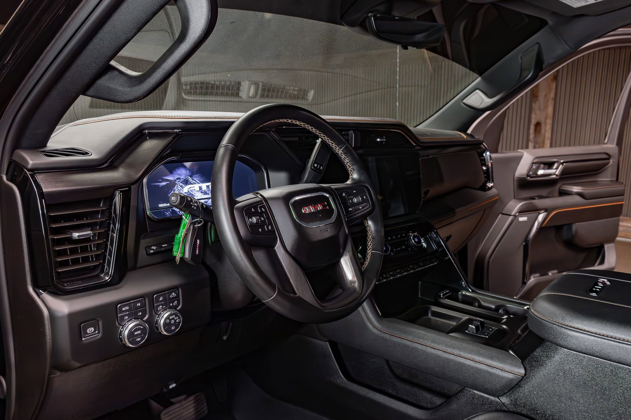 Used 2024 GMC Sierra 2500 AT4 w/ AT4 Premium Plus Package AWD/4WD image 16