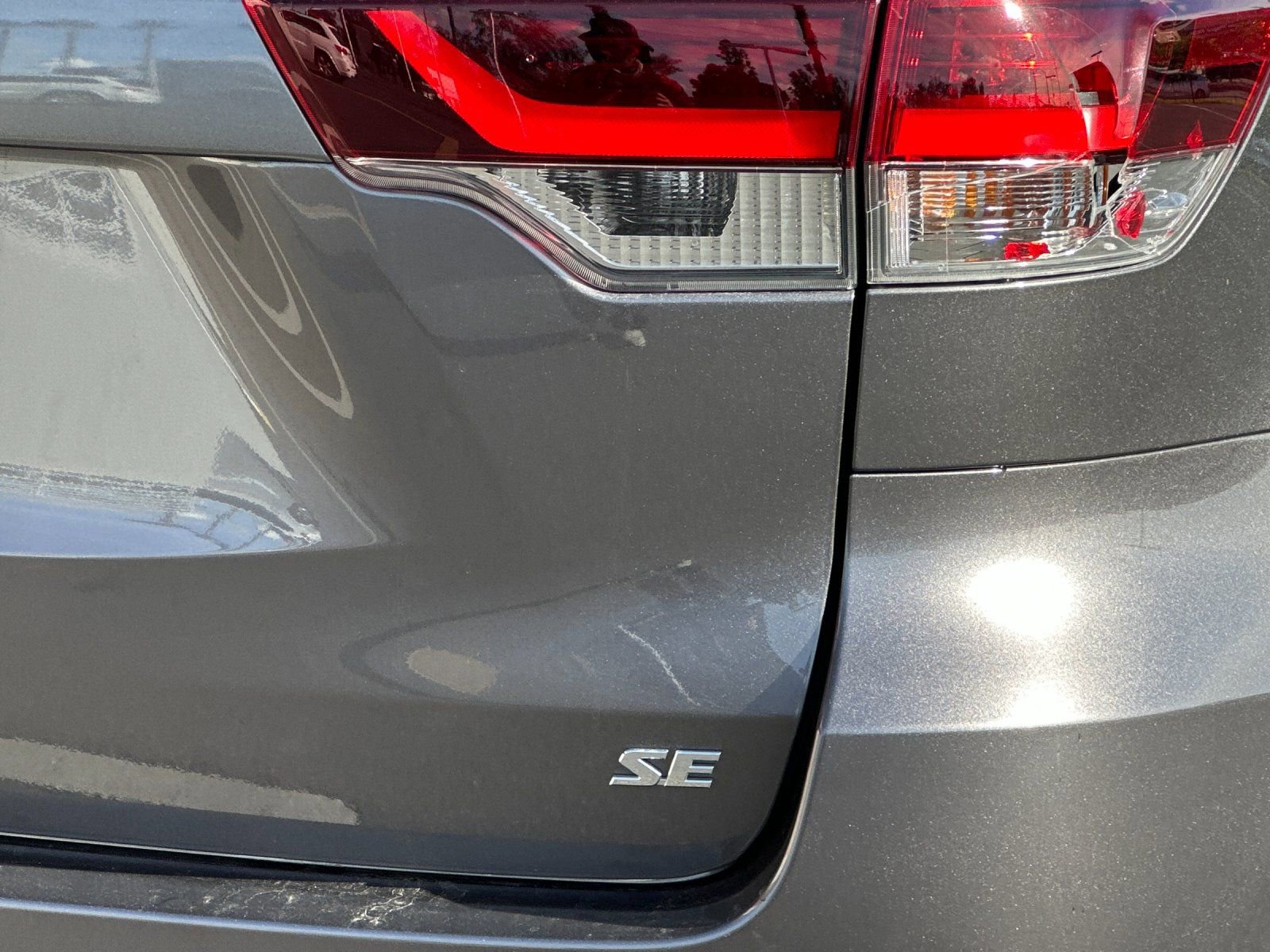 Used 2019 Toyota Highlander SE FWD image 25