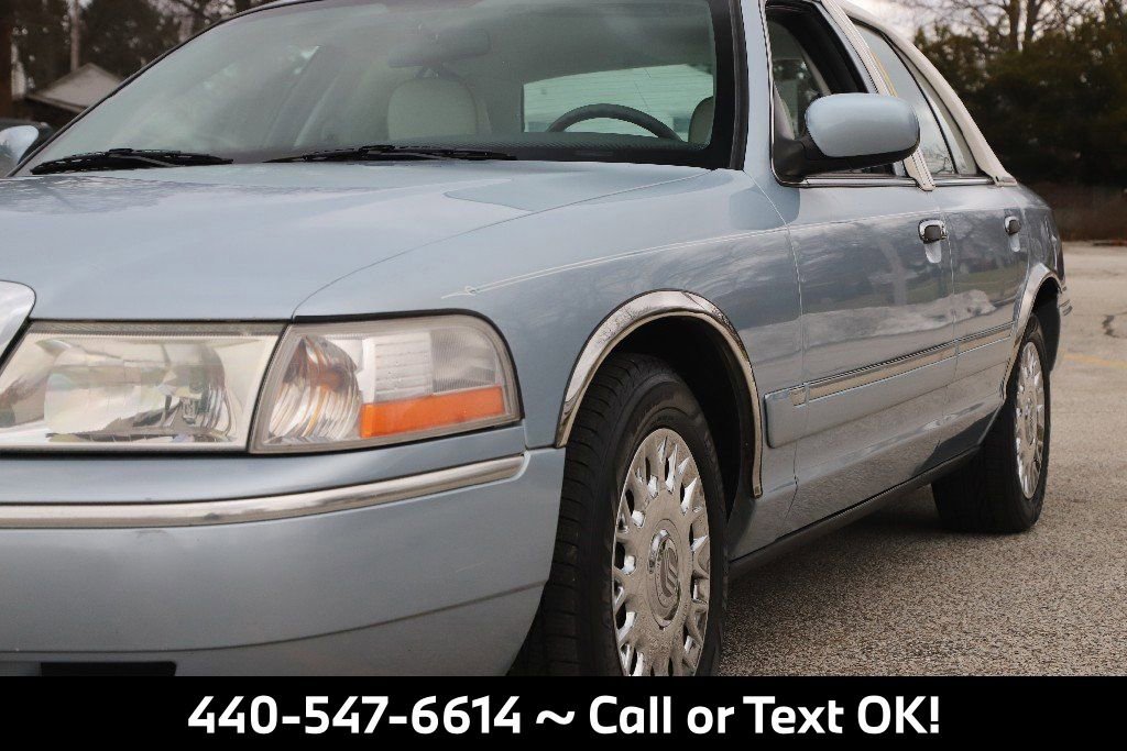 Used 2004 Mercury Grand Marquis GS image 2