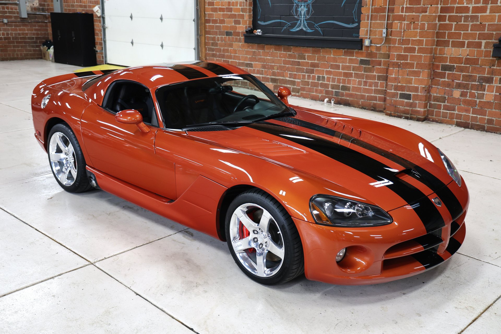 Used 2006 Dodge Viper SRT-10 RWD image 2