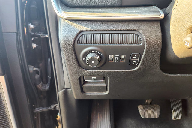 Used 2024 Jeep Wagoneer L Series II AWD/4WD image 26