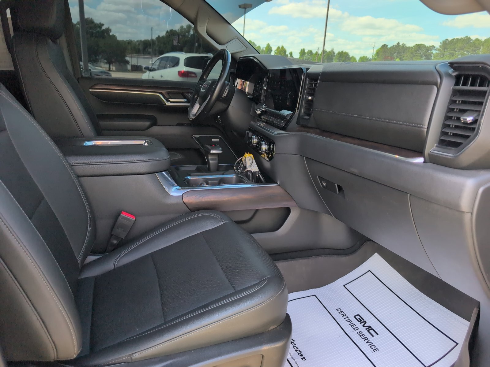 Used 2022 GMC Sierra 1500 SLT w/ SLT Convenience Package AWD/4WD image 9