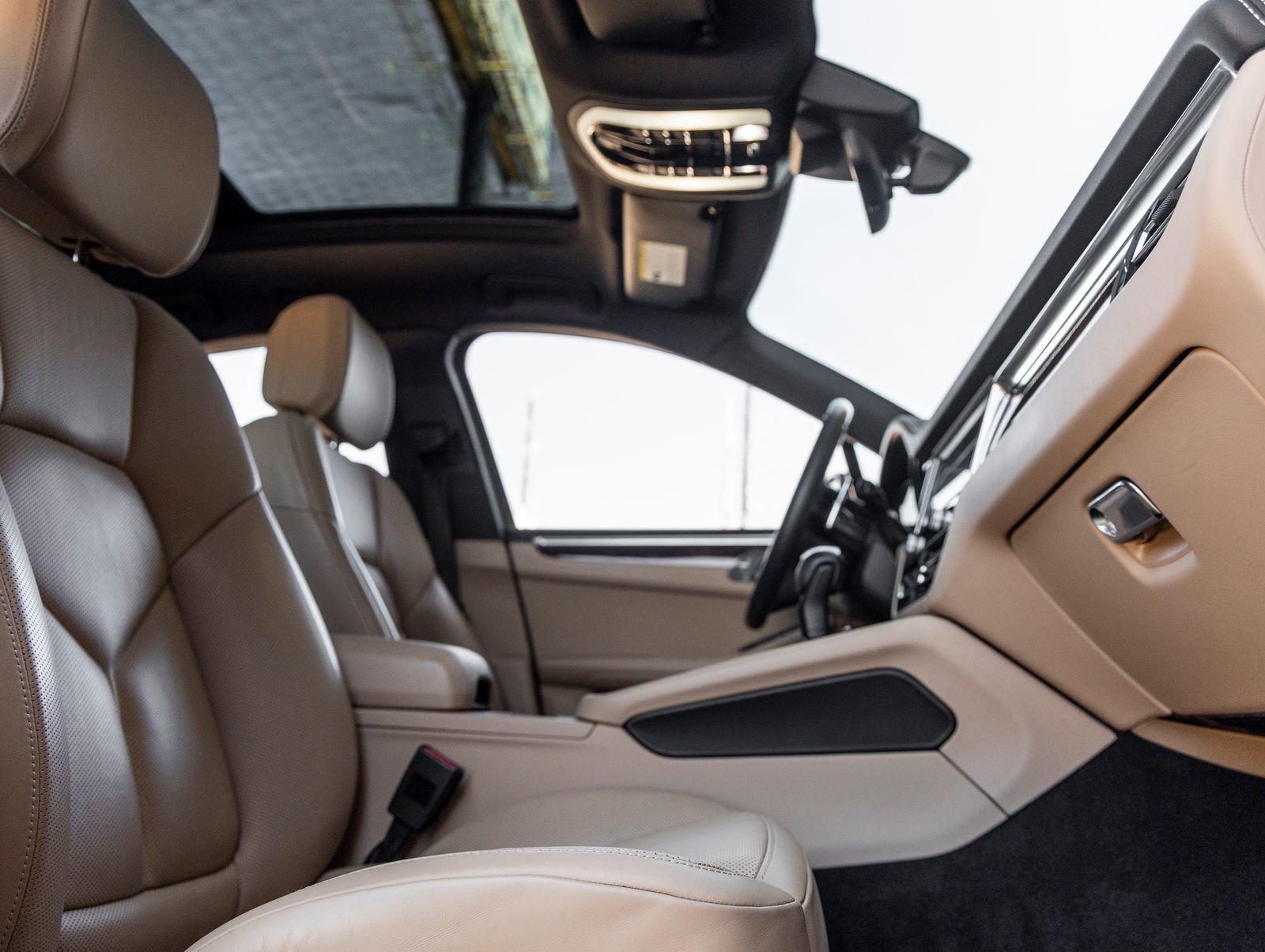 Certified 2023 Porsche Macan image 46