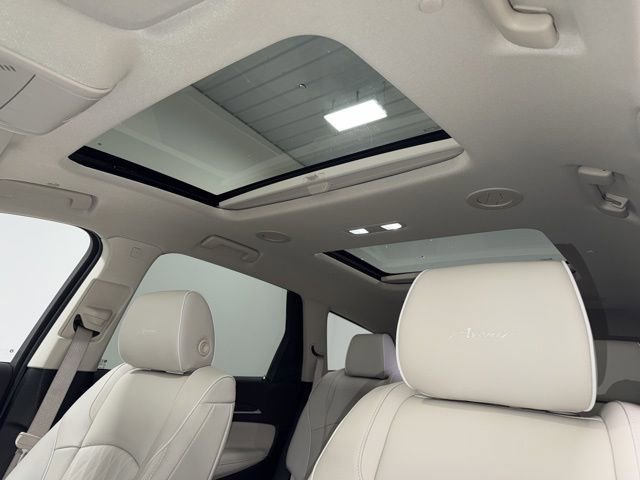 Used 2023 Buick Enclave Avenir w/ Avenir Technology Package image 15