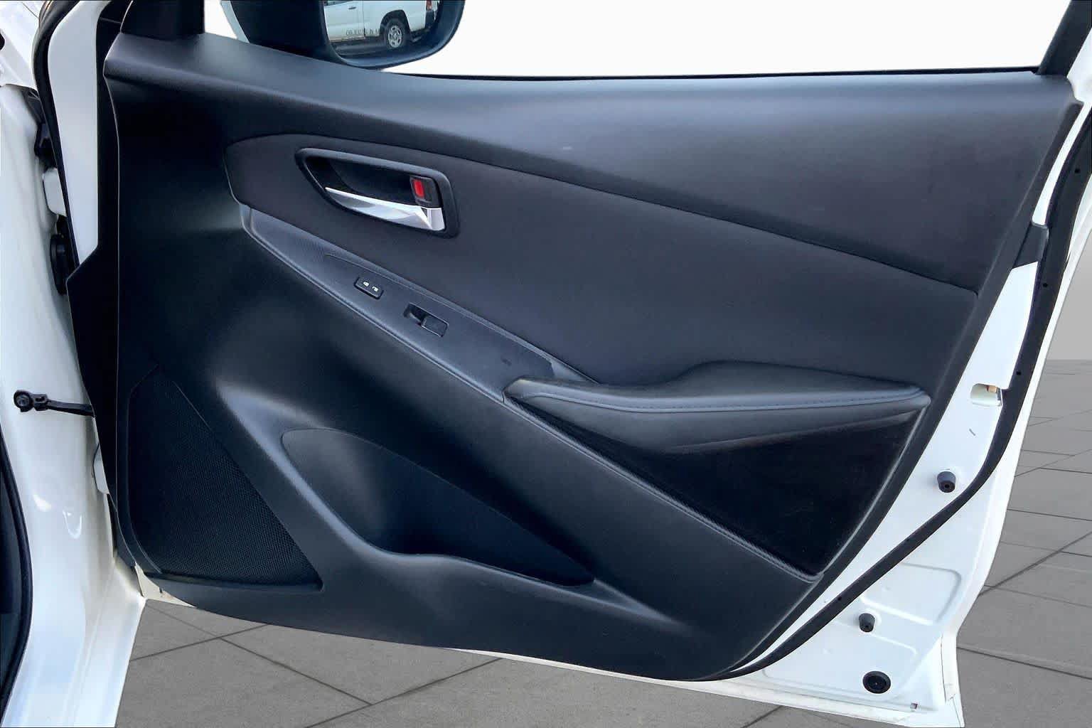 Used 2016 Scion iA FWD image 19