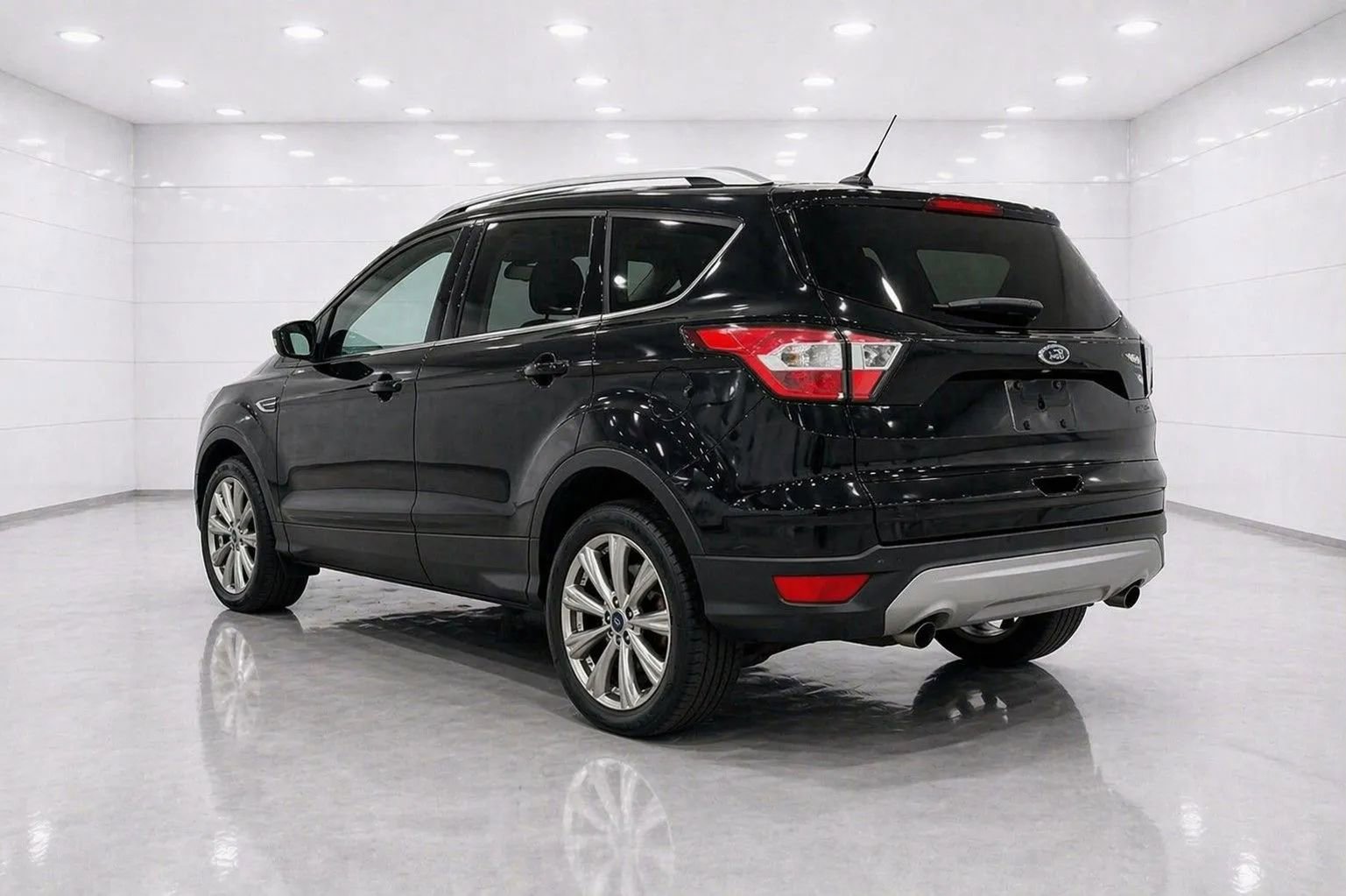 Used 2017 Ford Escape Titanium FWD image 3