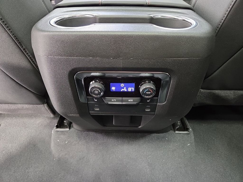 New 2026 Chevrolet Suburban RST image 36