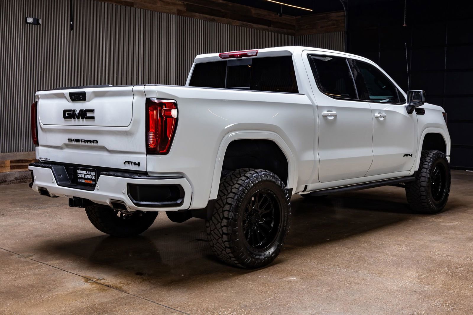 Used 2024 GMC Sierra 1500 AT4 w/ Technology Package image 10