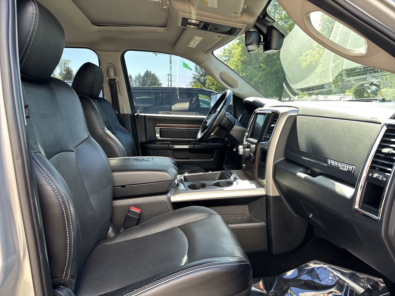 Used 2016 RAM 1500 Laramie w/ Convenience Group AWD/4WD image 7