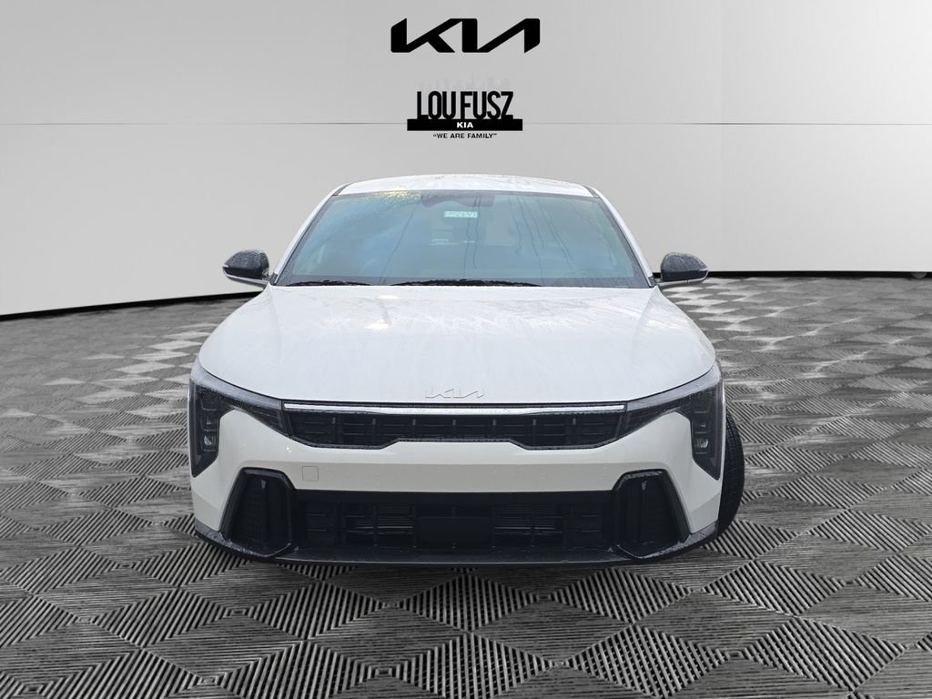New 2025 Kia K4 GT-Line image 2