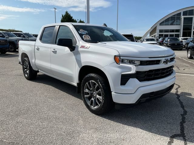 Used 2024 Chevrolet Silverado 1500 RST w/ Z71 Off-Road Package AWD/4WD image 3