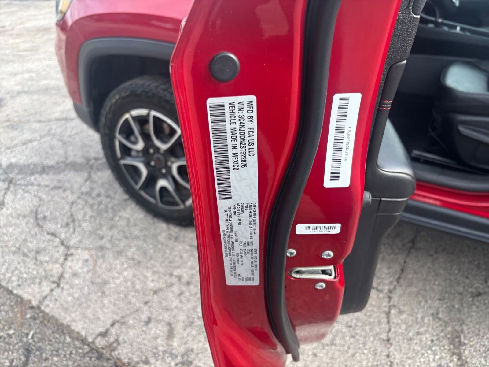 Used 2025 Jeep Compass Trailhawk image 27