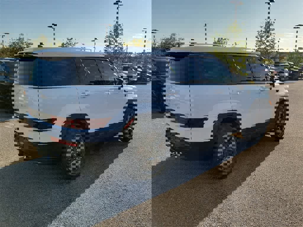 New 2026 Hyundai Santa Fe SE image 3