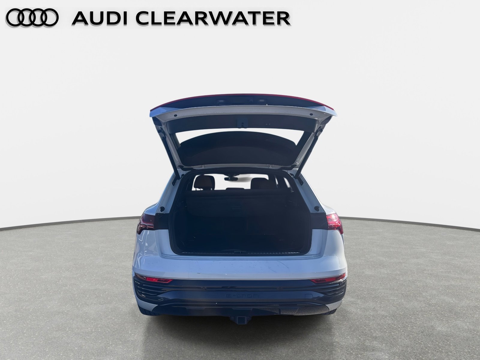 Used 2024 Audi Q8 e-tron Premium Plus image 7