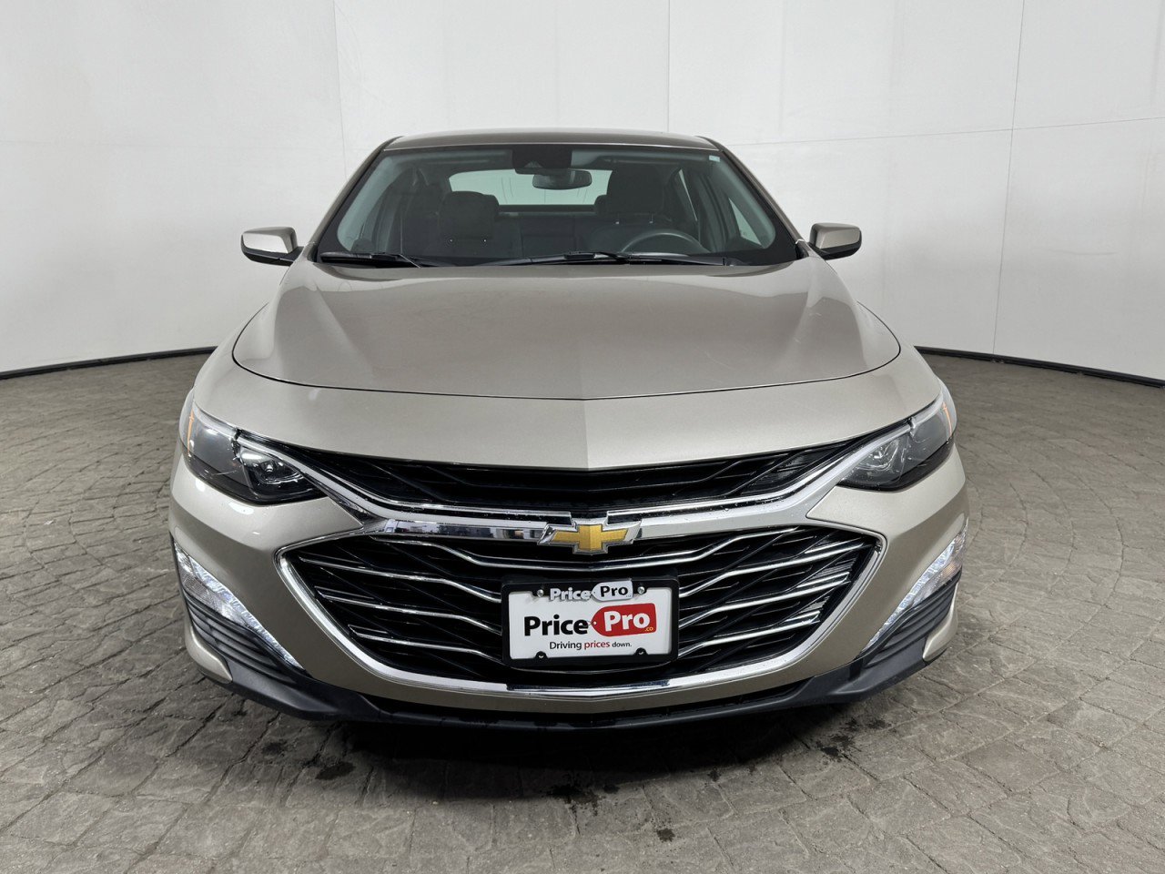 Used 2025 Chevrolet Malibu LT image 2