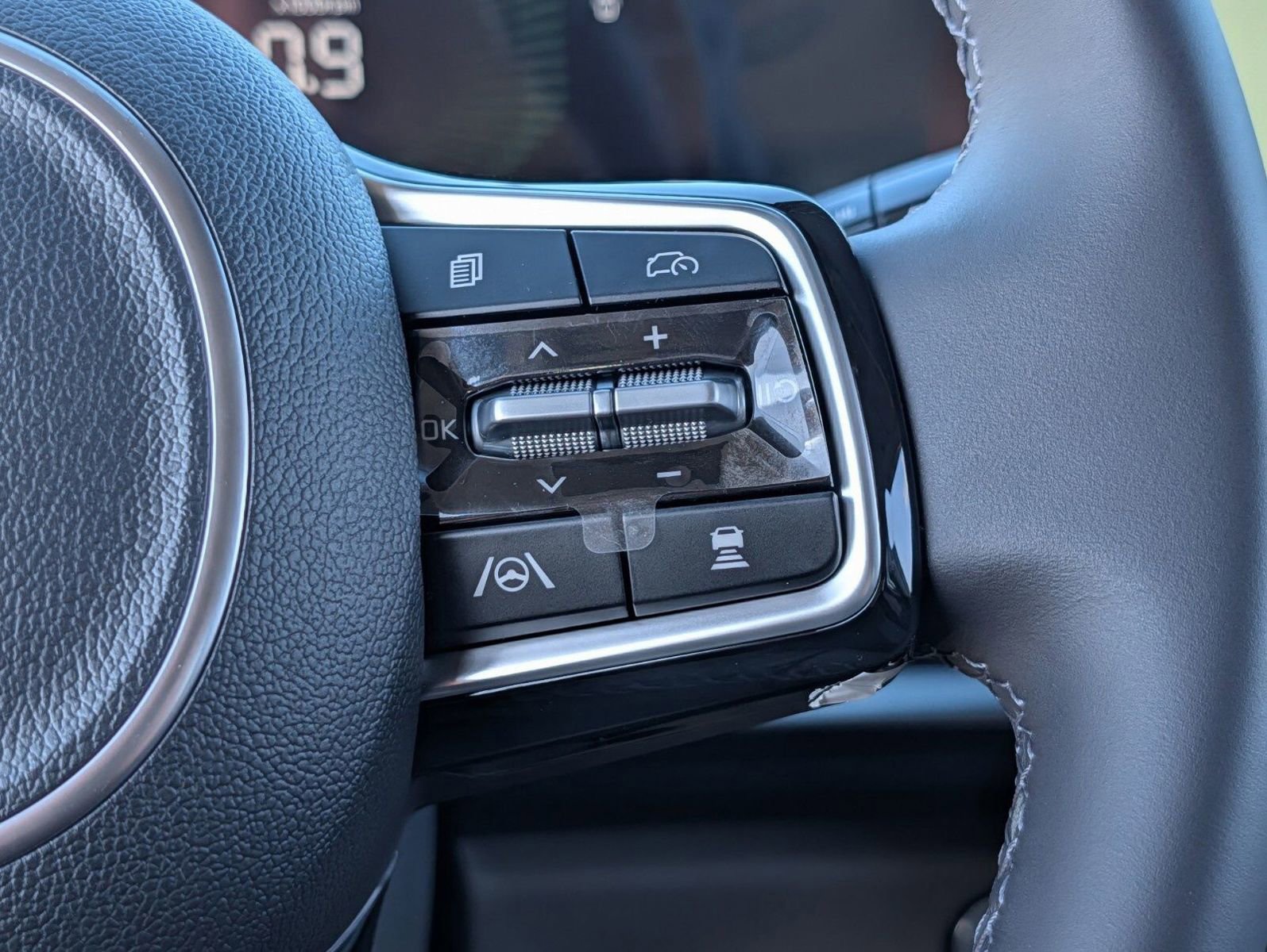 Used 2026 Kia Carnival FWD image 29