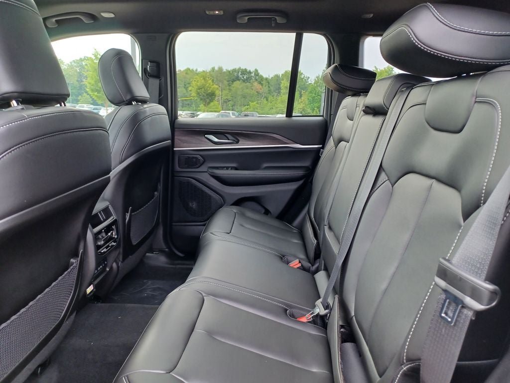 New 2026 Jeep Grand Cherokee Limited w/ Limited Altitude Package AWD/4WD image 28