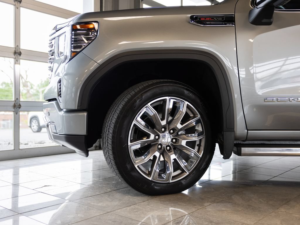 Used 2025 GMC Sierra 1500 Denali w/ Denali Reserve Package AWD/4WD image 10