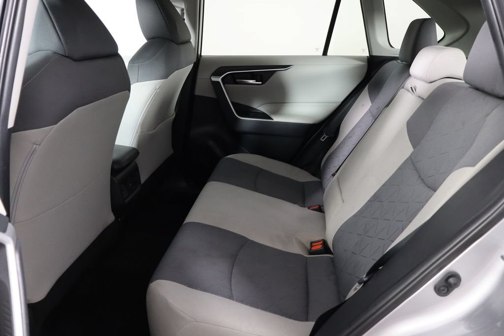 Used 2021 Toyota RAV4 XLE w/ Convenience Package FWD image 16