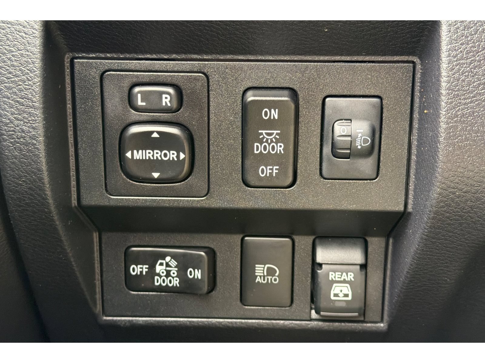 Used 2021 Toyota Tundra SR5 AWD/4WD image 28