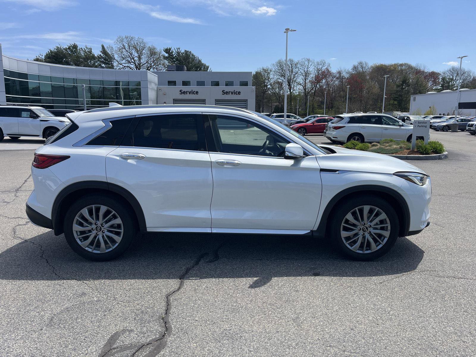 Used 2023 INFINITI QX50 Luxe AWD/4WD image 2