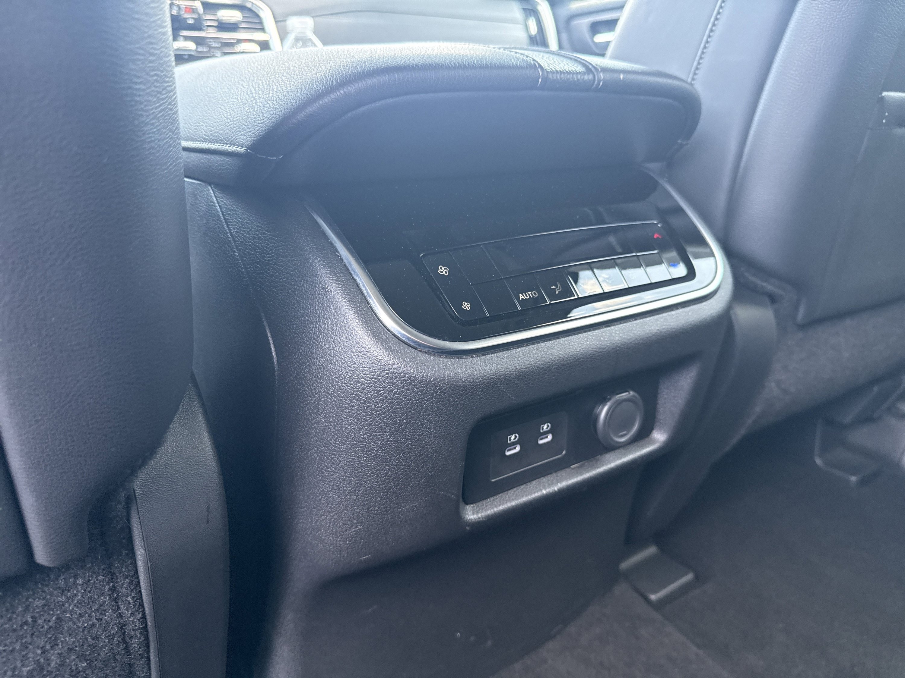 Used 2025 Nissan Armada SV AWD/4WD image 29