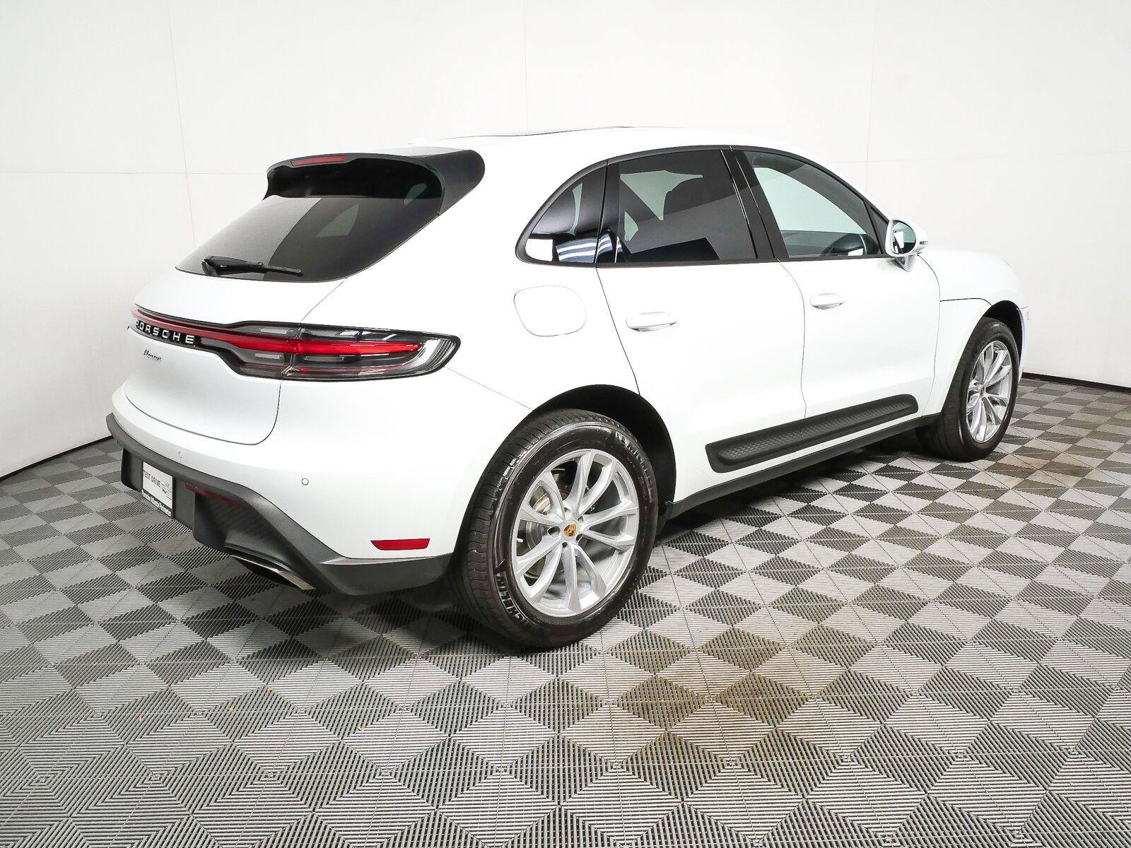 Certified 2025 Porsche Macan Turbo AWD/4WD image 30