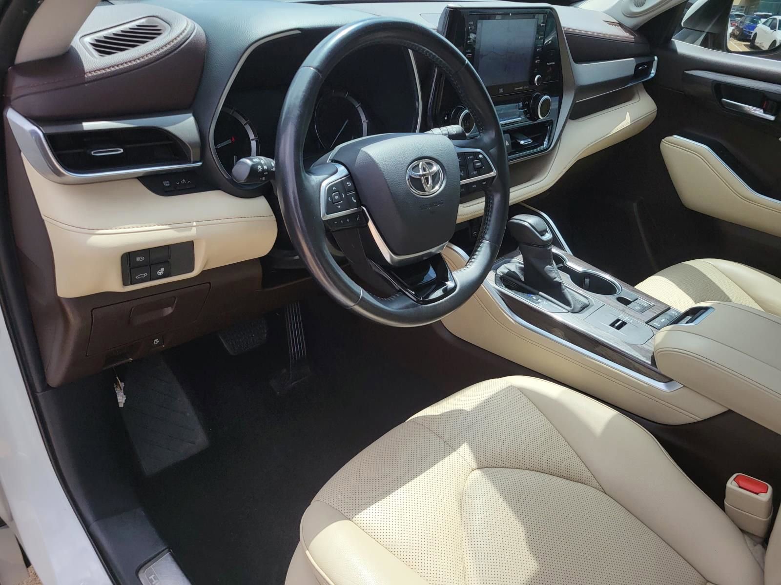 Used 2020 Toyota Highlander Limited FWD image 23