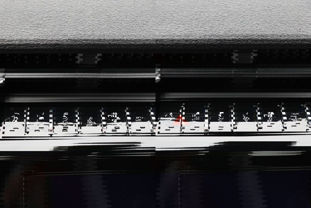 Used 2023 Jeep Grand Cherokee Altitude AWD/4WD image 26