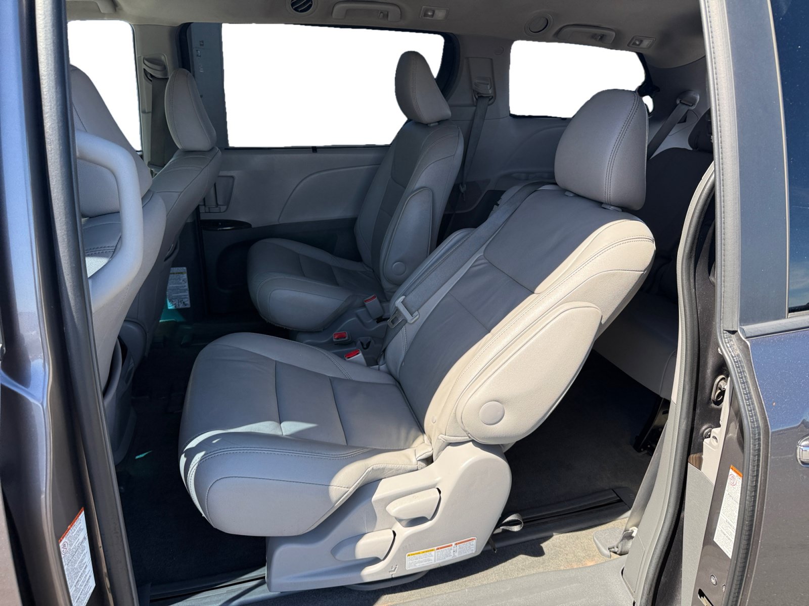 Used 2015 Toyota Sienna XLE w/ XLE Navigation Package FWD image 16
