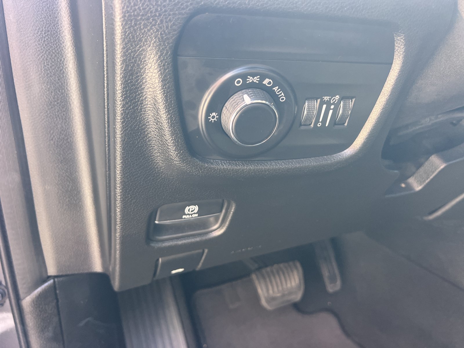 Used 2023 Jeep Grand Cherokee L Laredo AWD/4WD image 27