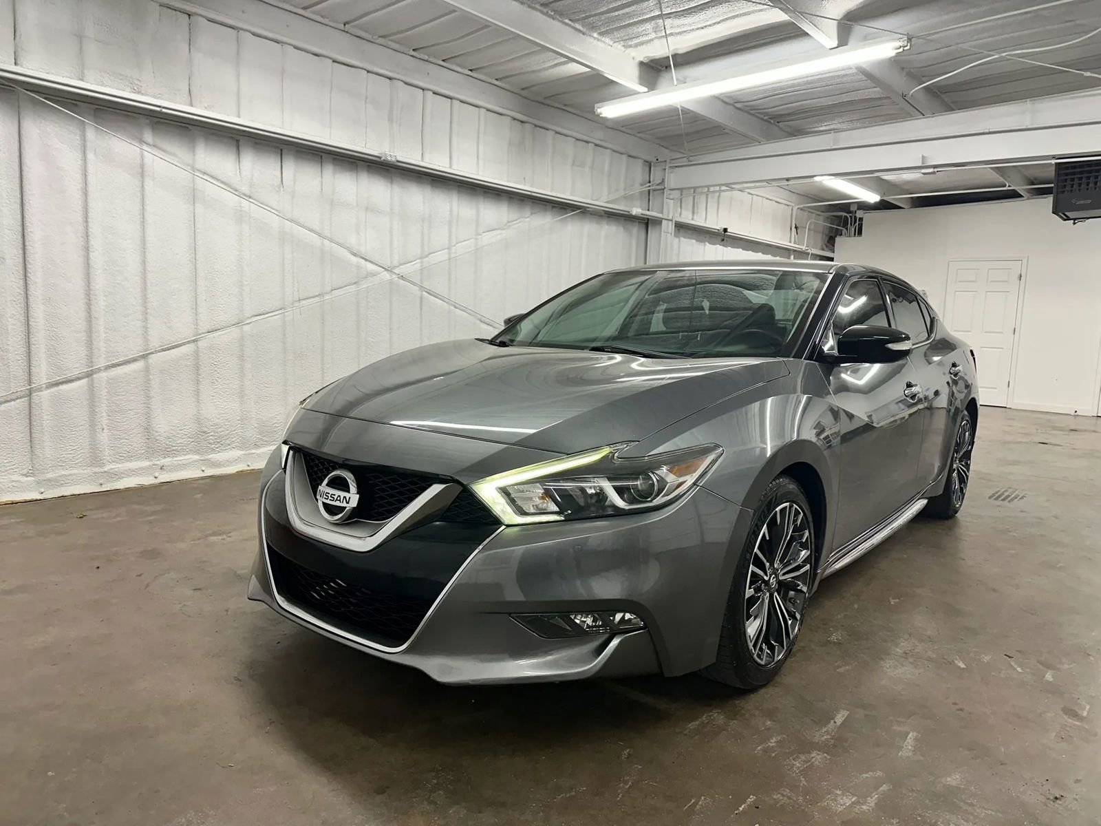 Used 2017 Nissan Maxima 3.5 SV w/ Dynamic Package FWD image 10
